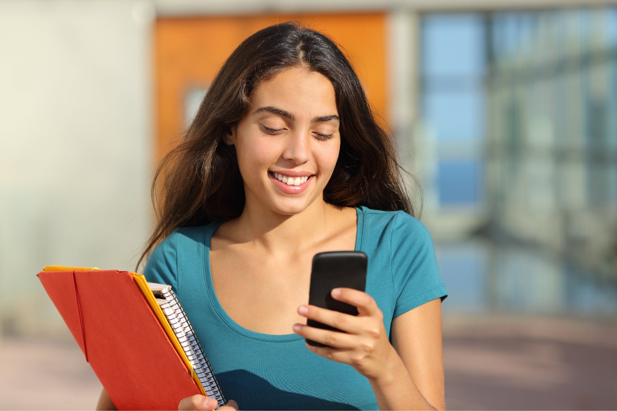 modo-campus-solution-brief_girl-holding-phone_img 1